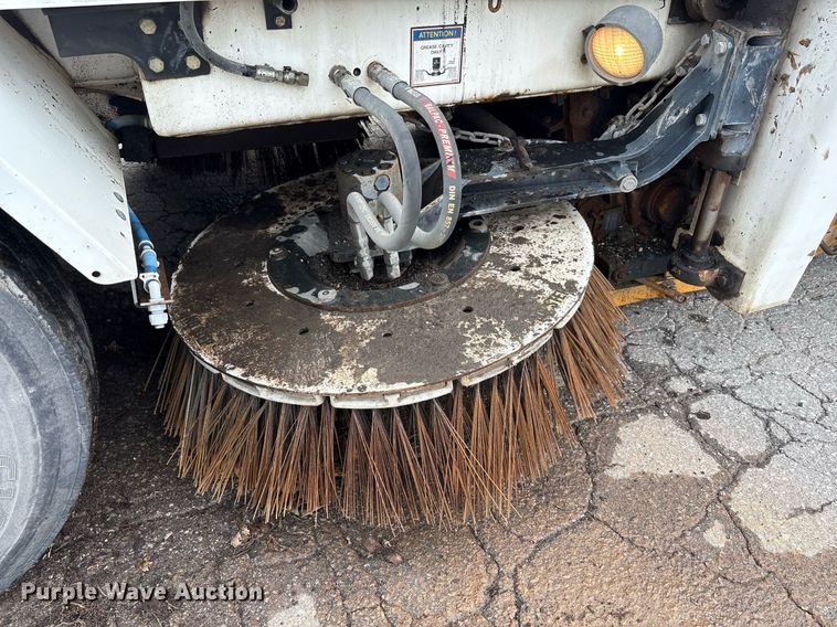 image for item EC4364 2003 Johnston  4000 street sweeper
