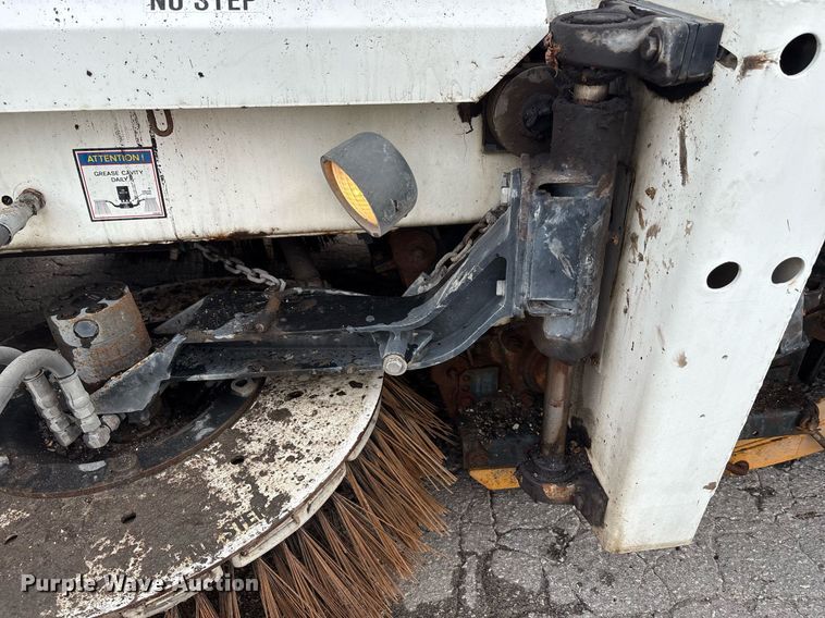 image for item EC4364 2003 Johnston  4000 street sweeper