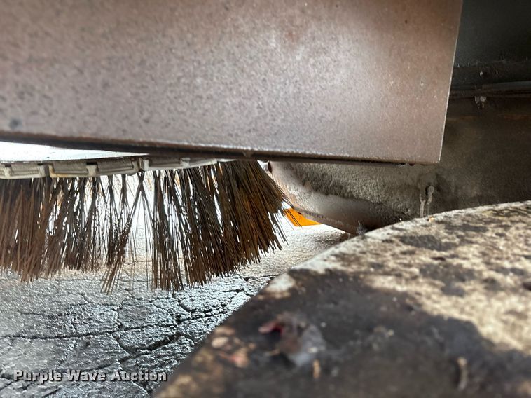 image for item EC4364 2003 Johnston  4000 street sweeper