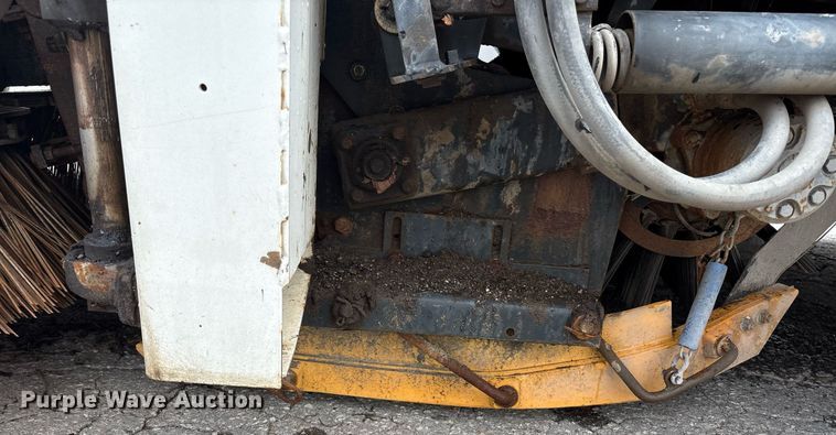 image for item EC4364 2003 Johnston  4000 street sweeper
