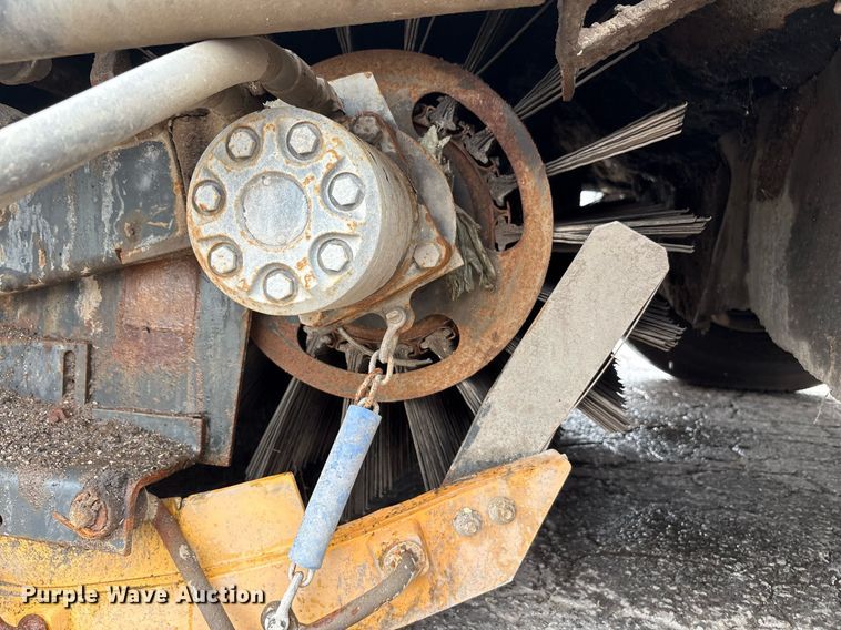 image for item EC4364 2003 Johnston  4000 street sweeper