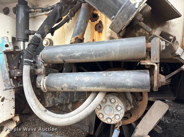 image for item EC4364 2003 Johnston  4000 street sweeper