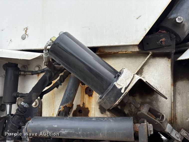 image for item EC4364 2003 Johnston  4000 street sweeper