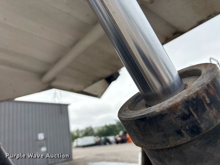 image for item EC4364 2003 Johnston  4000 street sweeper