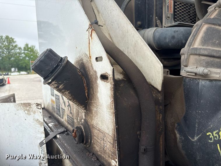 image for item EC4364 2003 Johnston  4000 street sweeper