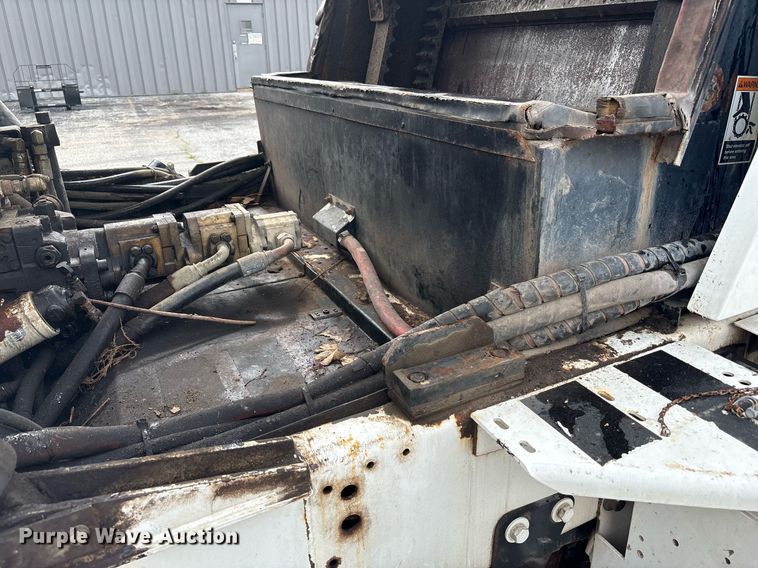 image for item EC4364 2003 Johnston  4000 street sweeper