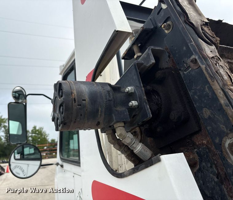 image for item EC4364 2003 Johnston  4000 street sweeper