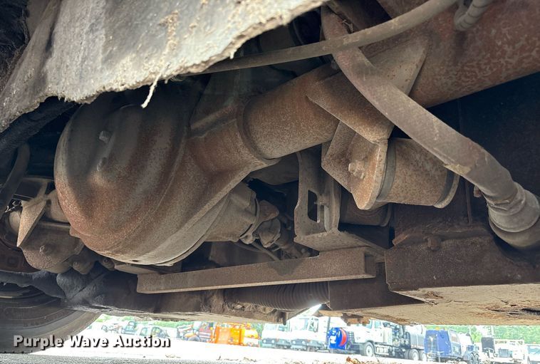 image for item EC4364 2003 Johnston  4000 street sweeper