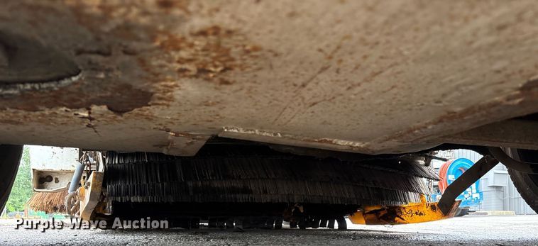 image for item EC4364 2003 Johnston  4000 street sweeper