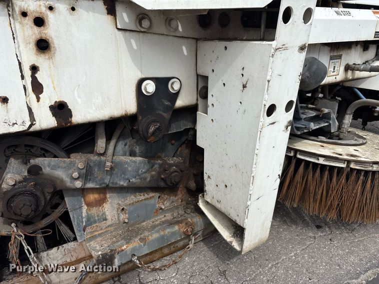 image for item EC4364 2003 Johnston  4000 street sweeper