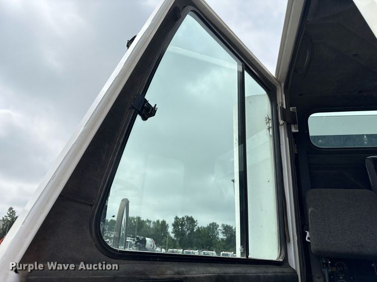 image for item EC4364 2003 Johnston  4000 street sweeper