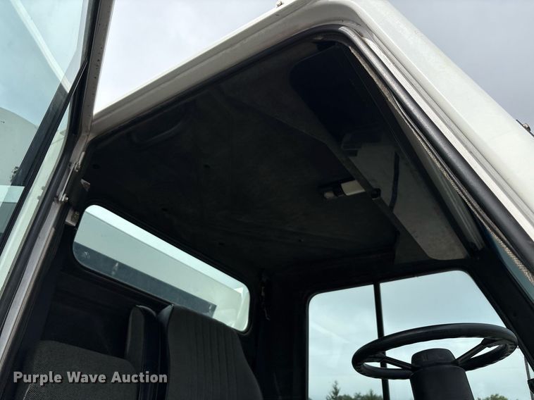 image for item EC4364 2003 Johnston  4000 street sweeper