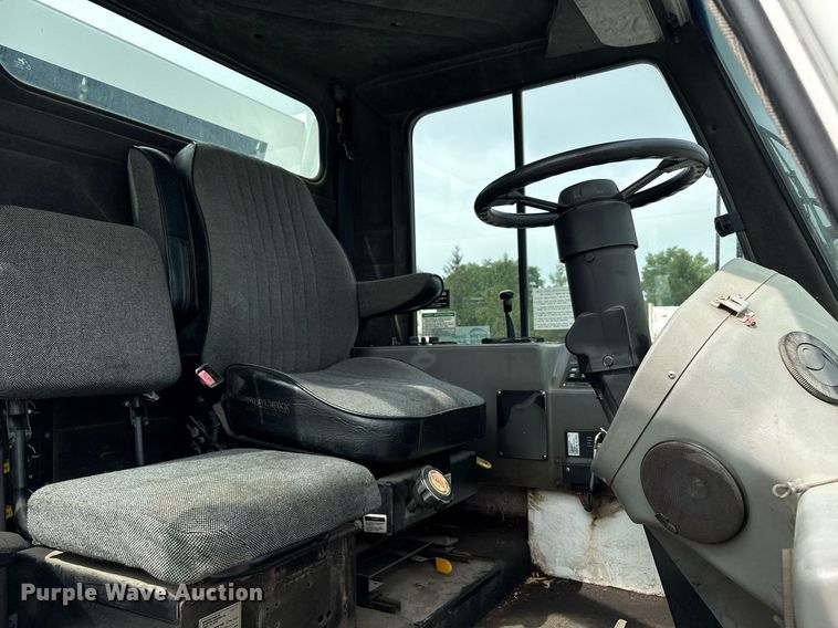 image for item EC4364 2003 Johnston  4000 street sweeper