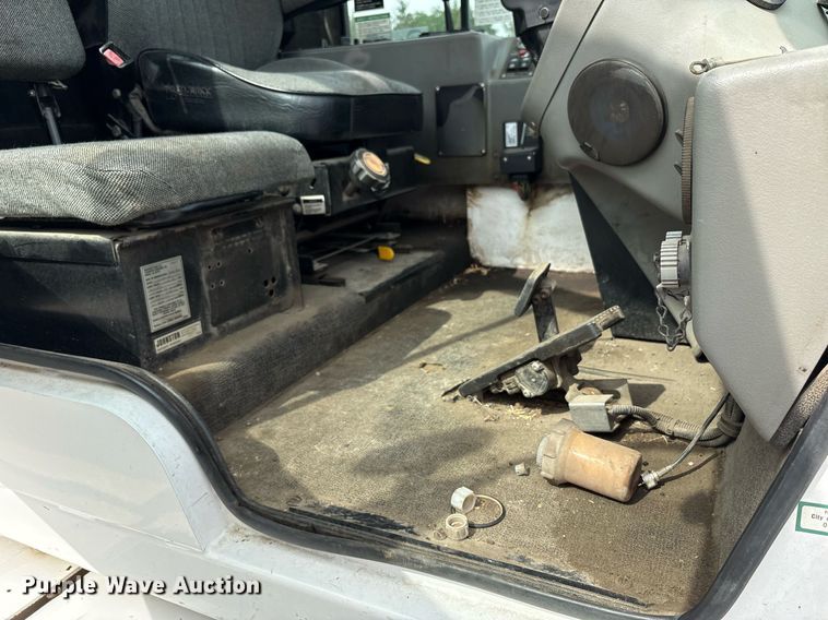 image for item EC4364 2003 Johnston  4000 street sweeper