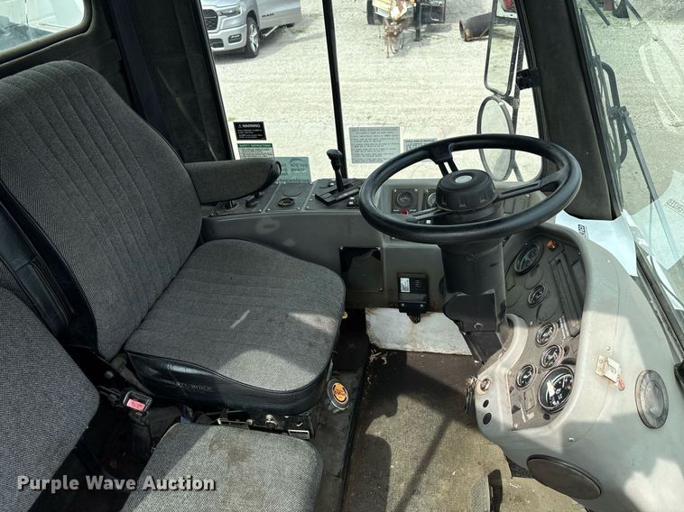 image for item EC4364 2003 Johnston  4000 street sweeper