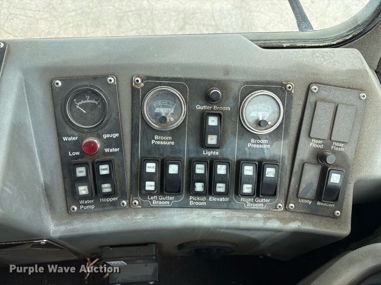 image for item EC4364 2003 Johnston  4000 street sweeper