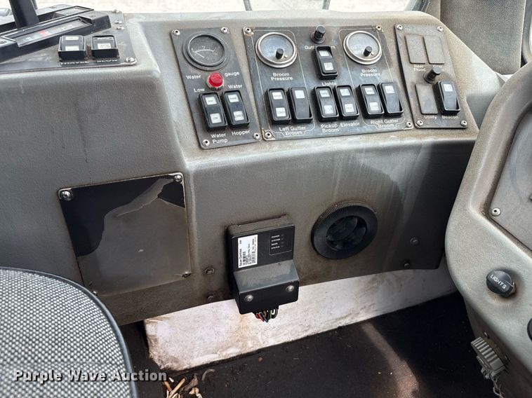 image for item EC4364 2003 Johnston  4000 street sweeper