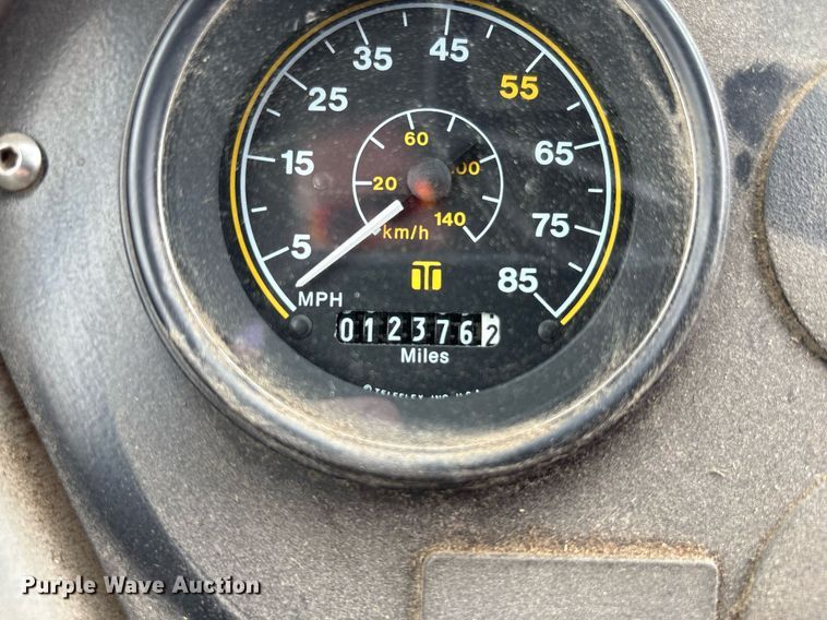 image for item EC4364 2003 Johnston  4000 street sweeper