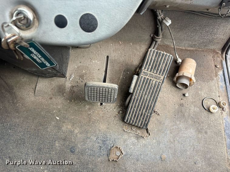 image for item EC4364 2003 Johnston  4000 street sweeper