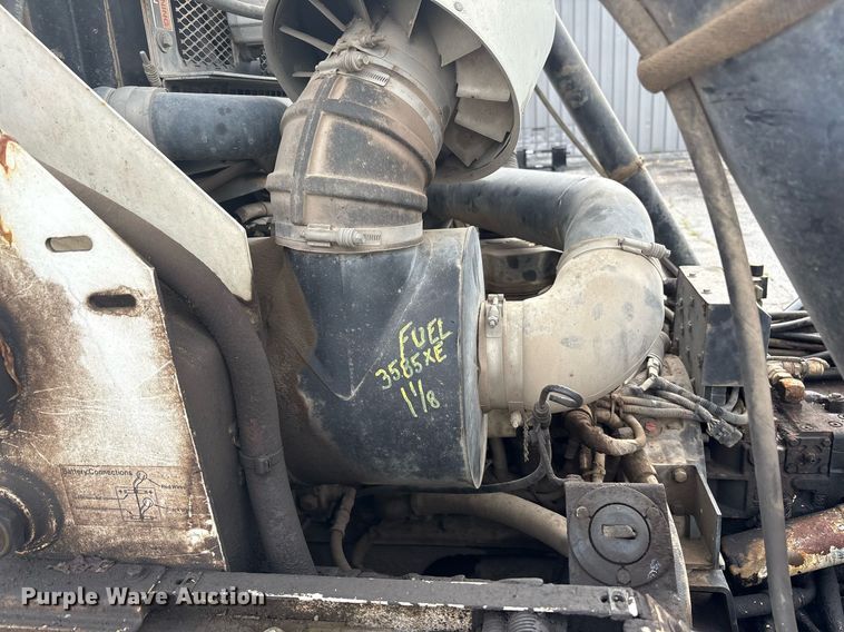 image for item EC4364 2003 Johnston  4000 street sweeper