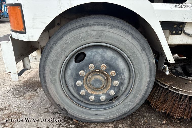 image for item EC4364 2003 Johnston  4000 street sweeper