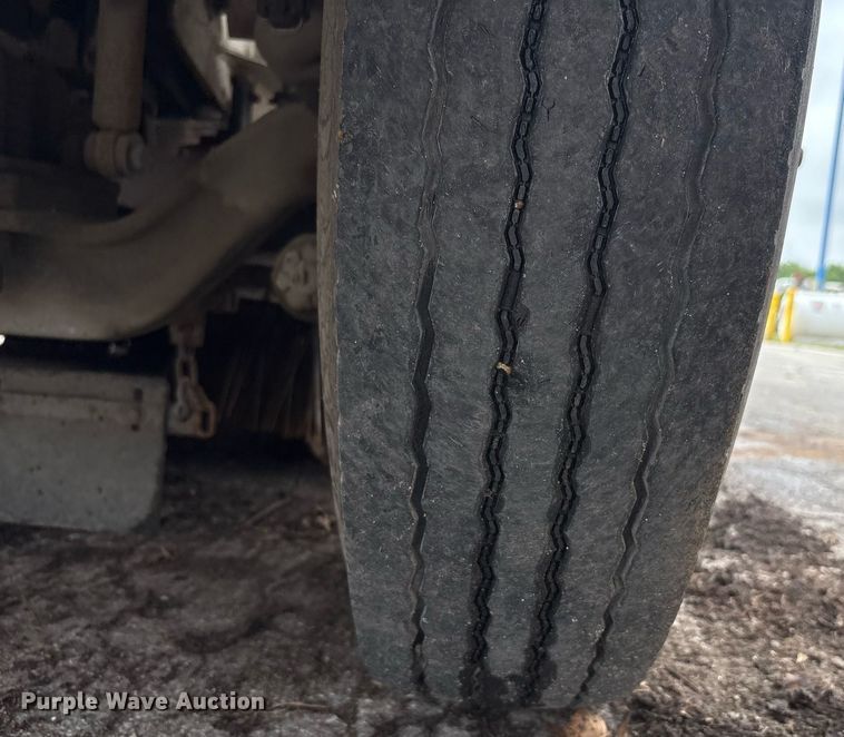 image for item EC4364 2003 Johnston  4000 street sweeper