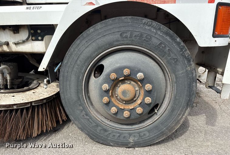 image for item EC4364 2003 Johnston  4000 street sweeper