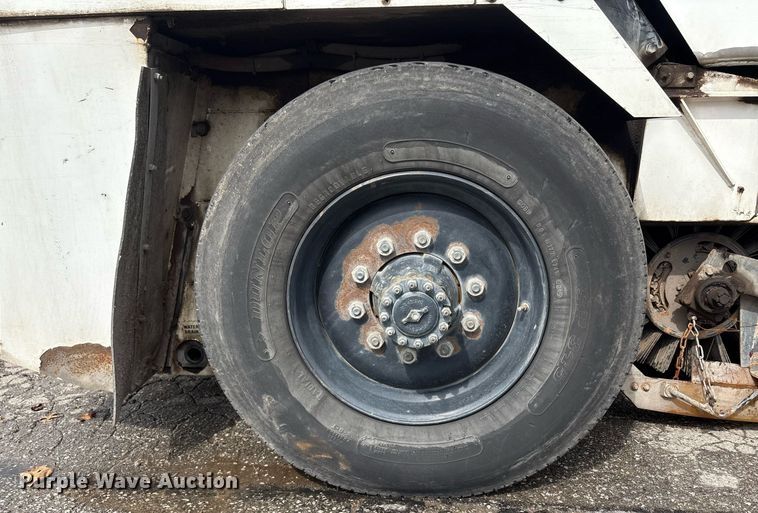 image for item EC4364 2003 Johnston  4000 street sweeper