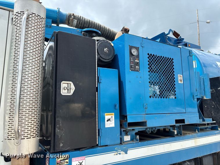 image for item EC4365 2007 Sterling L7500 sewer jetter truck