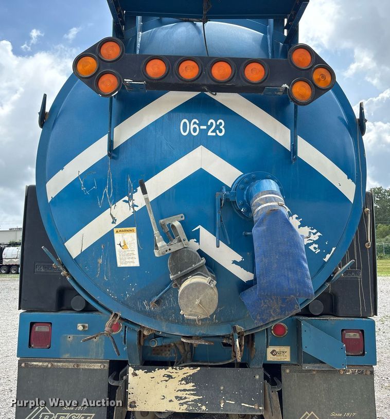 image for item EC4365 2007 Sterling L7500 sewer jetter truck