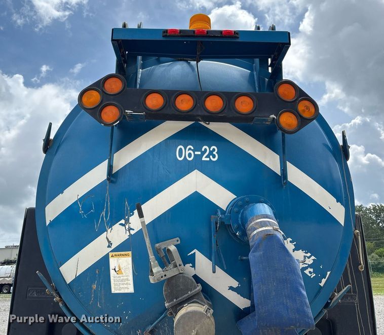 image for item EC4365 2007 Sterling L7500 sewer jetter truck