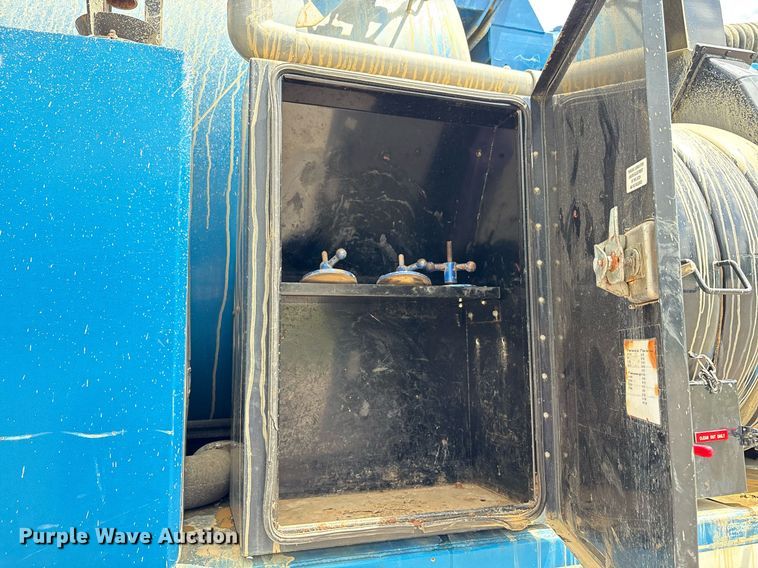 image for item EC4365 2007 Sterling L7500 sewer jetter truck