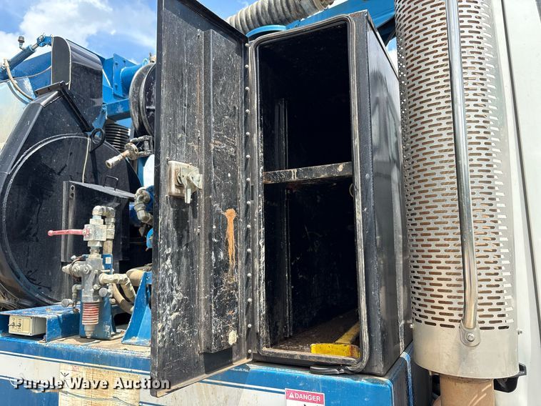 image for item EC4365 2007 Sterling L7500 sewer jetter truck