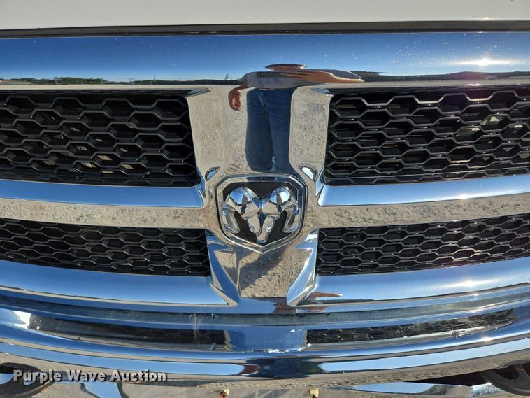 image for item ED2170 2015 Dodge Ram 3500 Crew Cab flatbed pickup truck