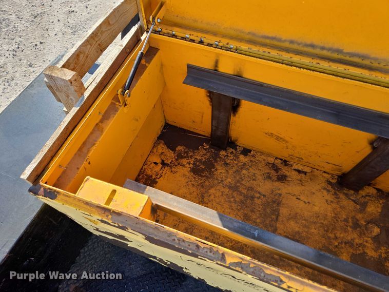 image for item ED2170 2015 Dodge Ram 3500 Crew Cab flatbed pickup truck