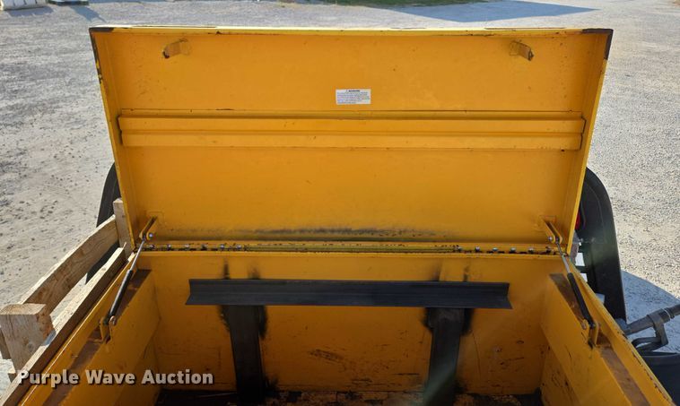 image for item ED2170 2015 Dodge Ram 3500 Crew Cab flatbed pickup truck