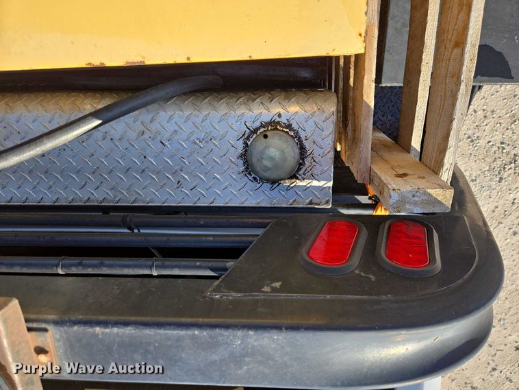 image for item ED2170 2015 Dodge Ram 3500 Crew Cab flatbed pickup truck