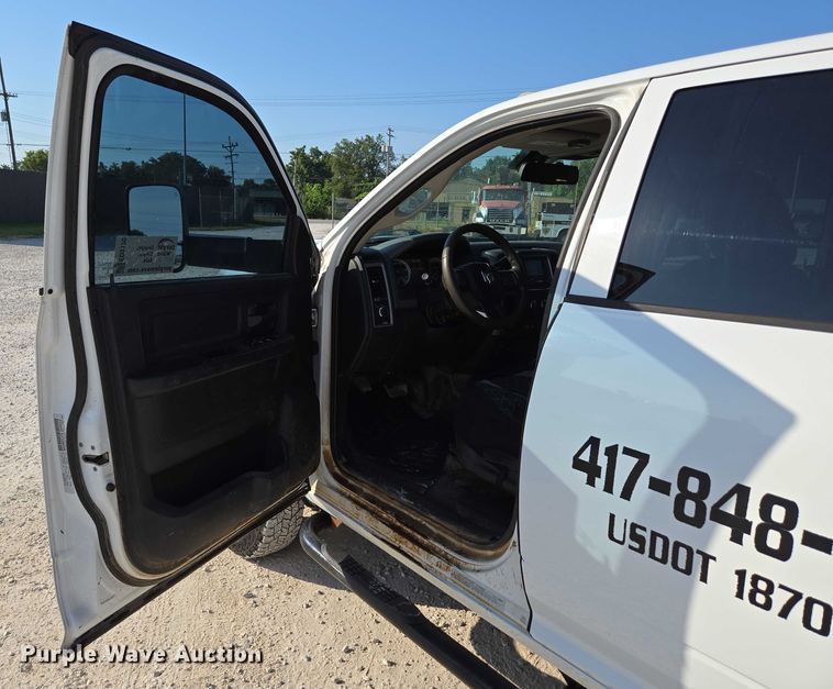 image for item ED2170 2015 Dodge Ram 3500 Crew Cab flatbed pickup truck