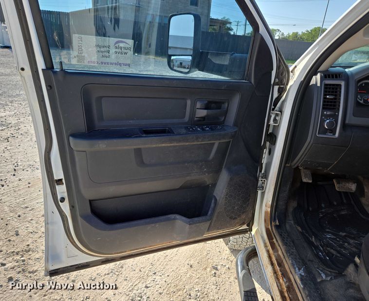 image for item ED2170 2015 Dodge Ram 3500 Crew Cab flatbed pickup truck