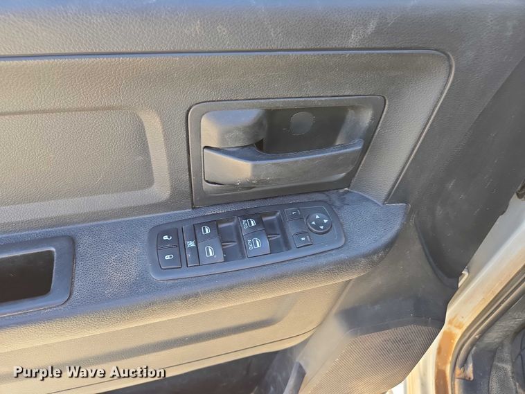 image for item ED2170 2015 Dodge Ram 3500 Crew Cab flatbed pickup truck