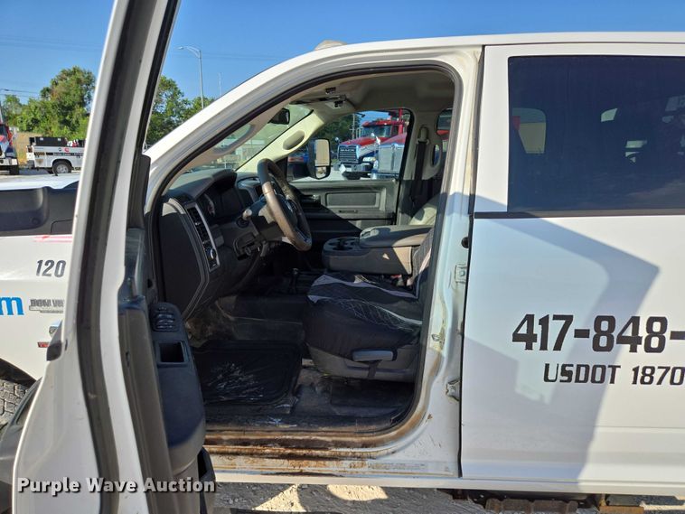 image for item ED2170 2015 Dodge Ram 3500 Crew Cab flatbed pickup truck