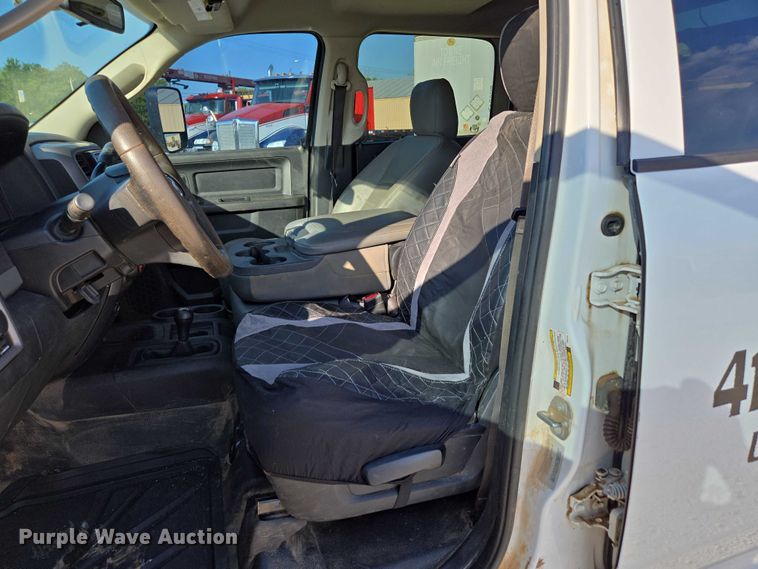 image for item ED2170 2015 Dodge Ram 3500 Crew Cab flatbed pickup truck