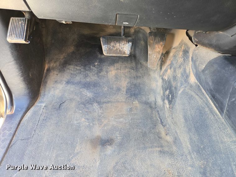 image for item ED2170 2015 Dodge Ram 3500 Crew Cab flatbed pickup truck