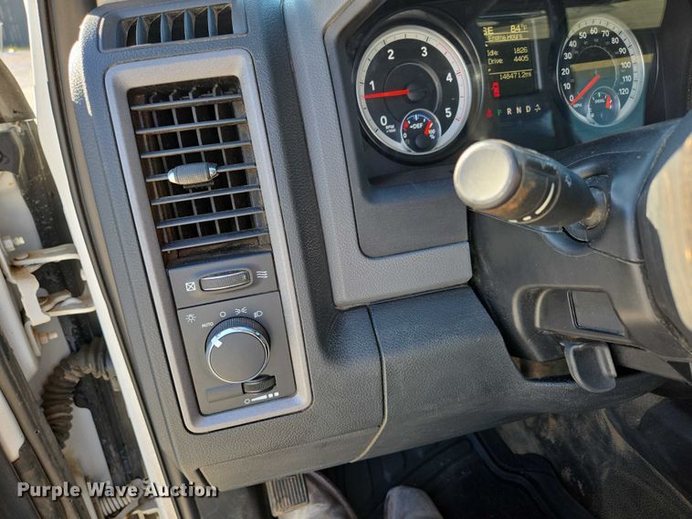 image for item ED2170 2015 Dodge Ram 3500 Crew Cab flatbed pickup truck