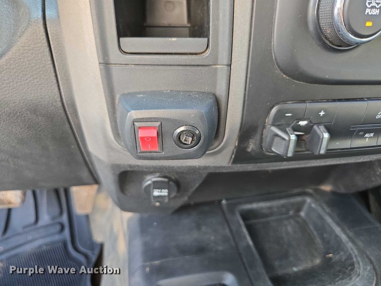 image for item ED2170 2015 Dodge Ram 3500 Crew Cab flatbed pickup truck