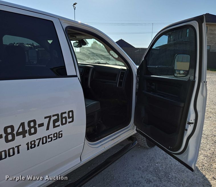 image for item ED2170 2015 Dodge Ram 3500 Crew Cab flatbed pickup truck