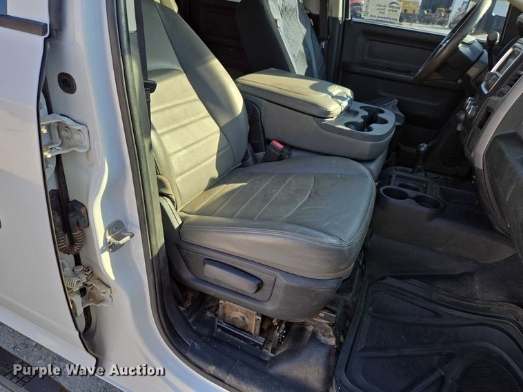 image for item ED2170 2015 Dodge Ram 3500 Crew Cab flatbed pickup truck