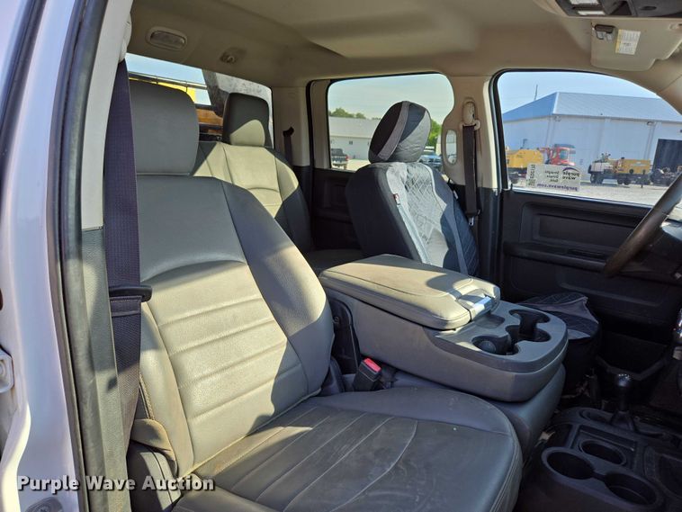 image for item ED2170 2015 Dodge Ram 3500 Crew Cab flatbed pickup truck