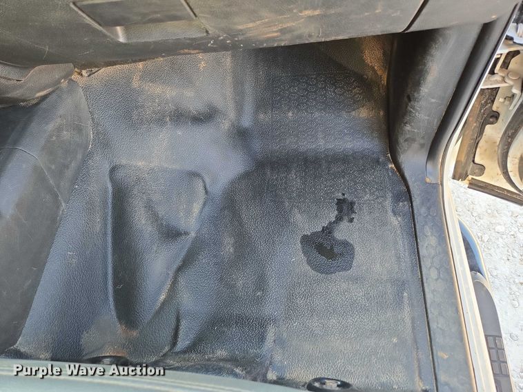 image for item ED2170 2015 Dodge Ram 3500 Crew Cab flatbed pickup truck