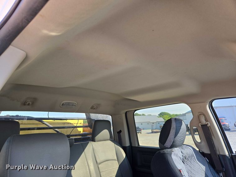 image for item ED2170 2015 Dodge Ram 3500 Crew Cab flatbed pickup truck